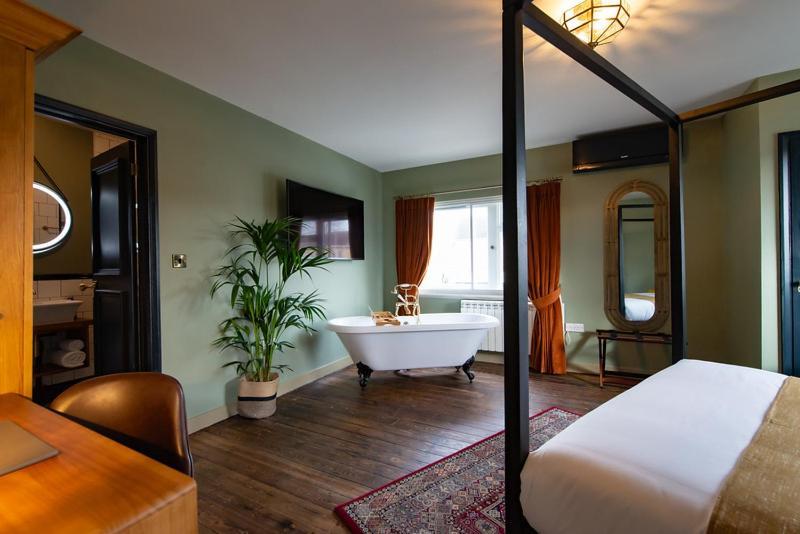 The Bear Hotel Bath Exterior foto