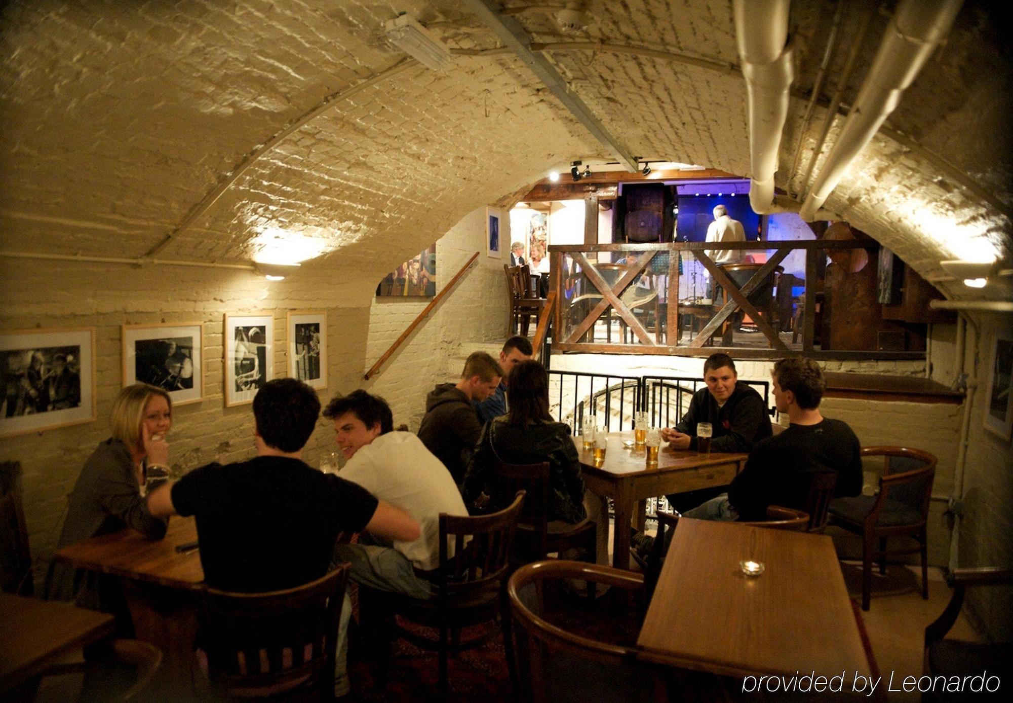 The Bear Hotel Bath Exterior foto